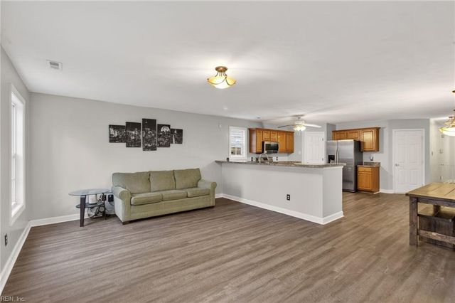 2113 Sparrow RD, Chesapeake, VA 23320