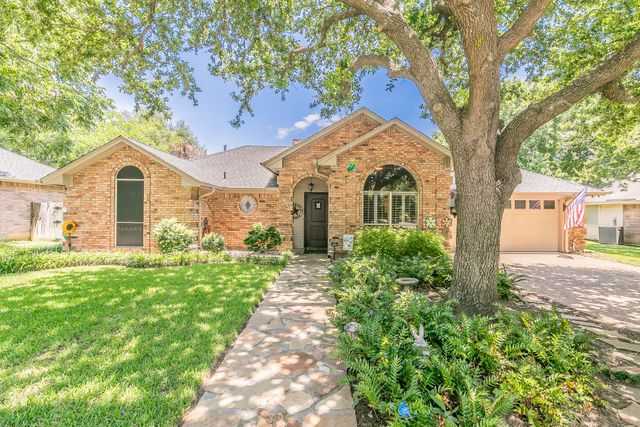 6215 Suffolk Drive, Arlington, TX 76001