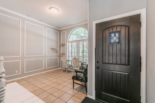 6215 Suffolk Drive, Arlington, TX 76001