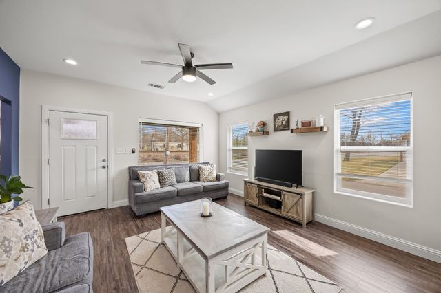 800 N Broughton Street, Sherman, TX 75090