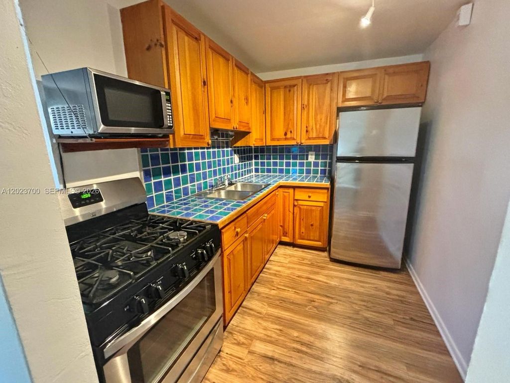 2201 Brickell Ave 61, Miami, FL 33129