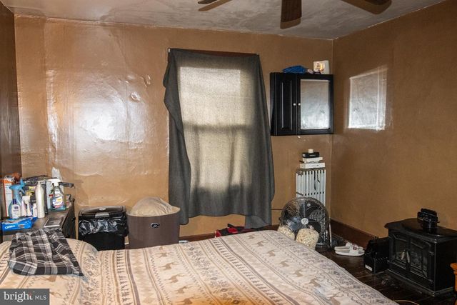 33-35 N BERRY ST, Coal Township, PA 17866