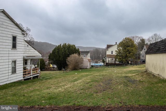 33-35 N BERRY ST, Coal Township, PA 17866