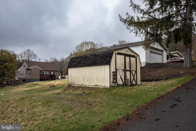33-35 N BERRY ST, Coal Township, PA 17866