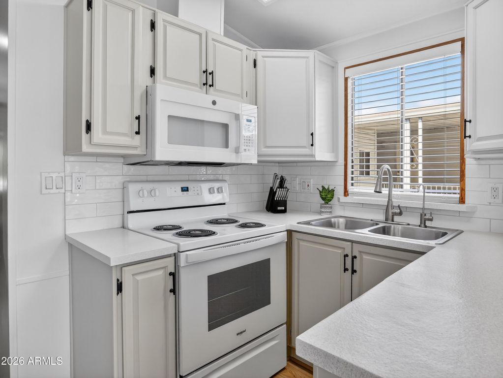 Image 11 of property listing at 111 S GREENFIELD Road 631, Mesa, AZ 85206
