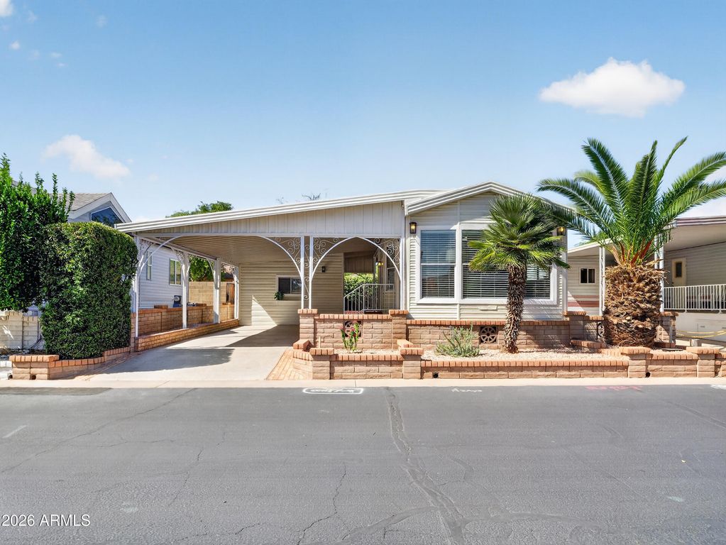Image 2 of property listing at 111 S GREENFIELD Road 631, Mesa, AZ 85206