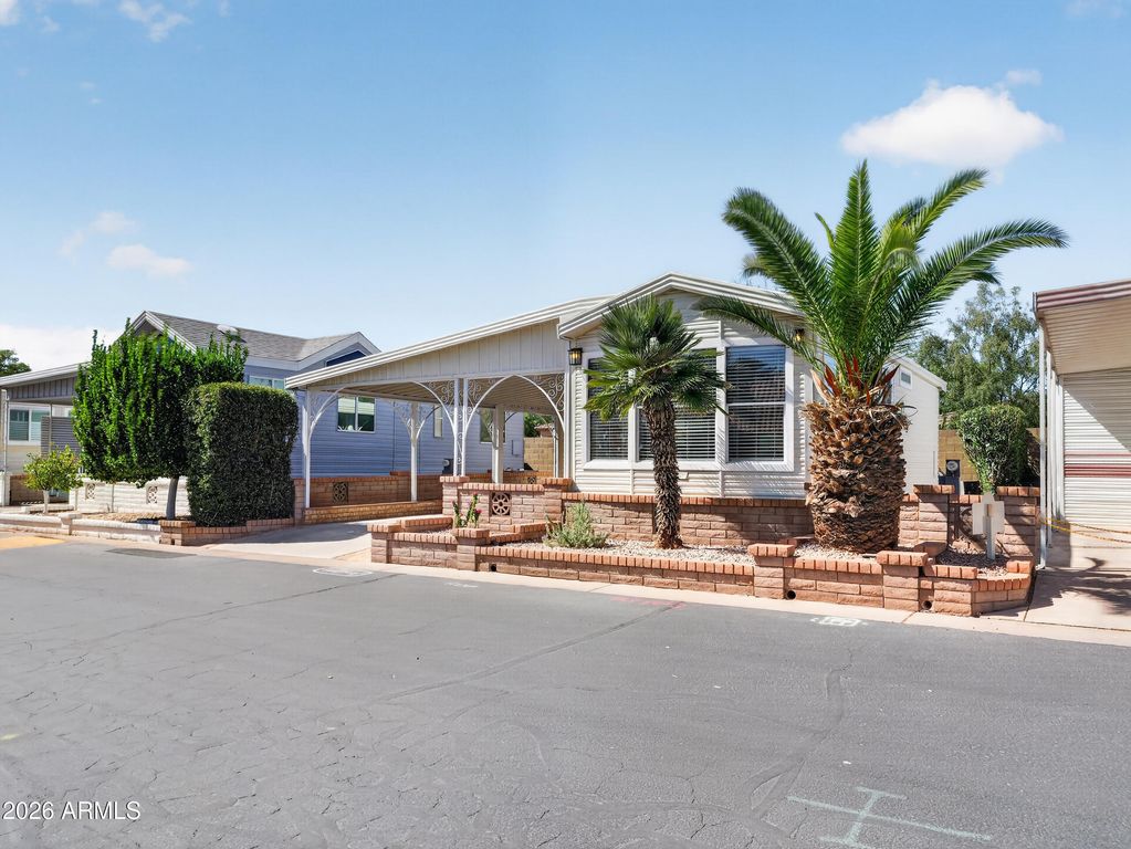 Image 3 of property listing at 111 S GREENFIELD Road 631, Mesa, AZ 85206