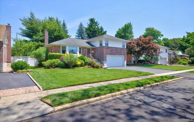 31 Irene Lane E, Plainview, NY 11803