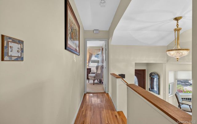 31 Irene Lane E, Plainview, NY 11803