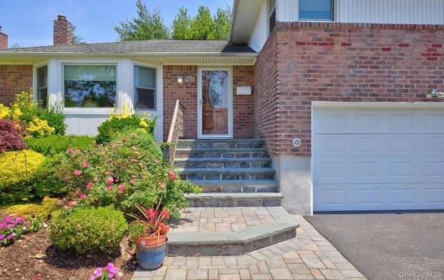 31 Irene Lane E, Plainview, NY 11803