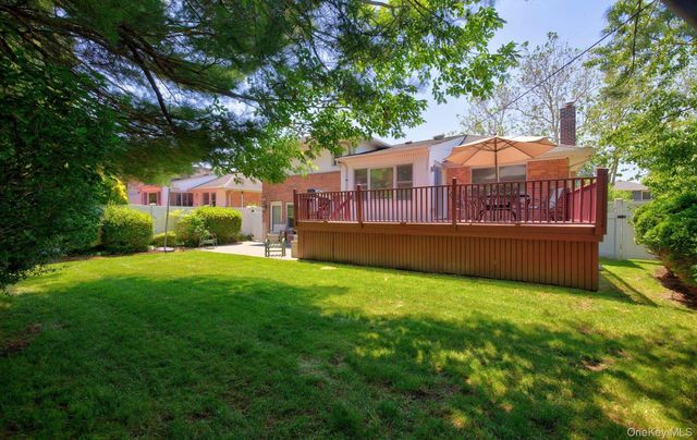 31 Irene Lane E, Plainview, NY 11803