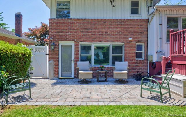31 Irene Lane E, Plainview, NY 11803