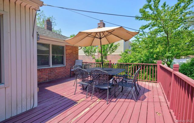 31 Irene Lane E, Plainview, NY 11803