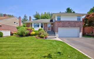 31 Irene Lane E, Plainview, NY 11803