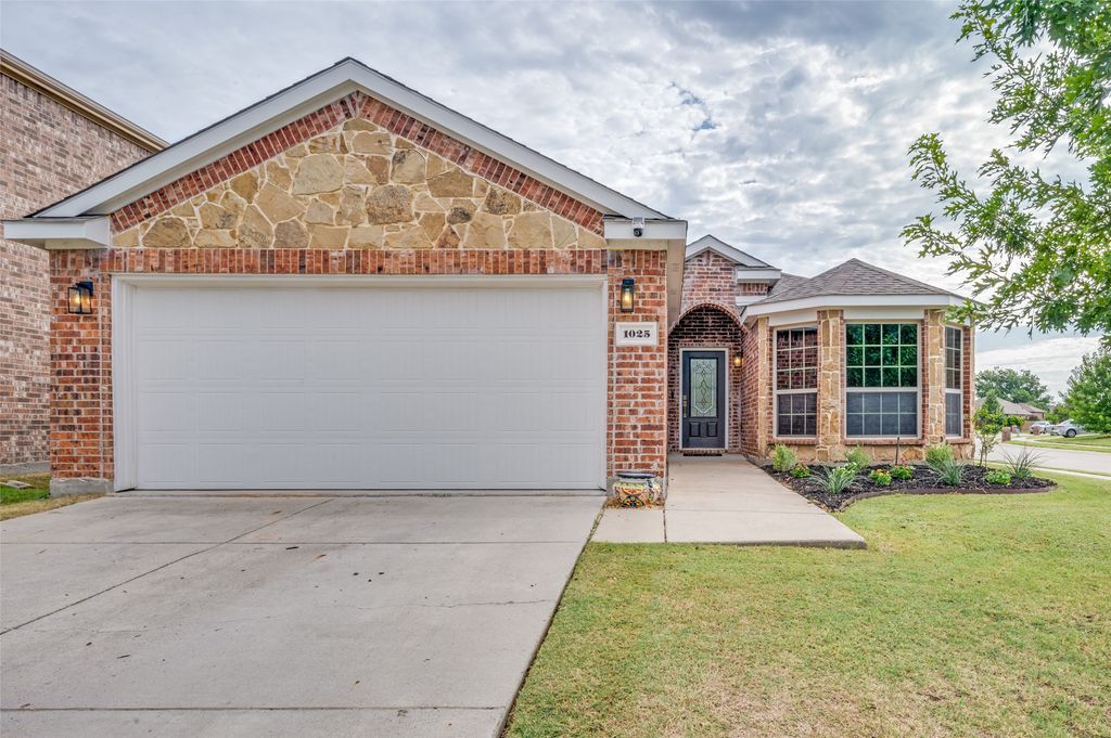 1025 Cheyenne Drive, Aubrey, TX 76227