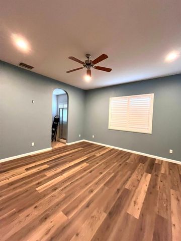 402 Alpen Rose Way, Galt, CA 95632