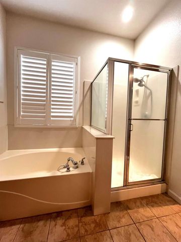 402 Alpen Rose Way, Galt, CA 95632