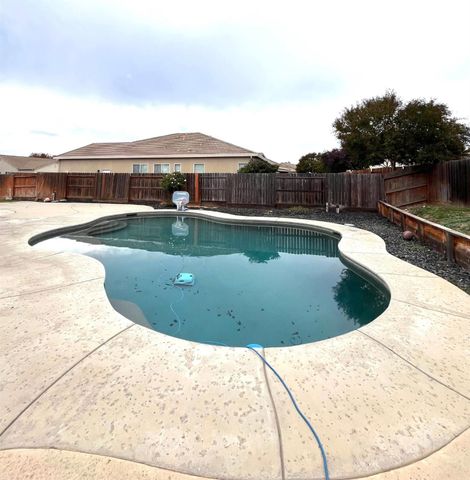 402 Alpen Rose Way, Galt, CA 95632