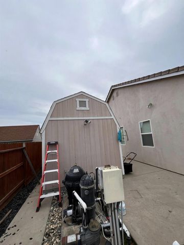 402 Alpen Rose Way, Galt, CA 95632