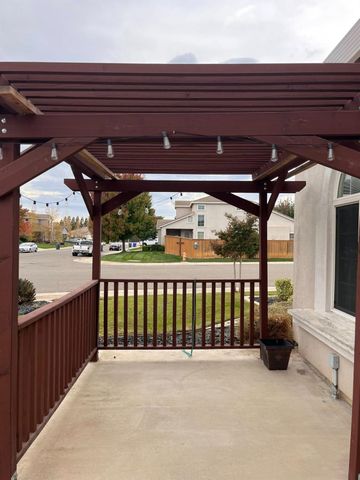 402 Alpen Rose Way, Galt, CA 95632