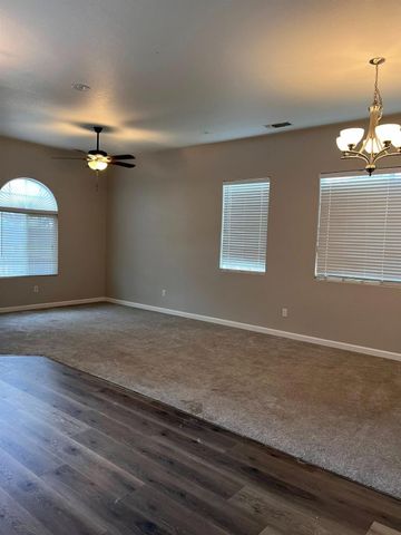 402 Alpen Rose Way, Galt, CA 95632