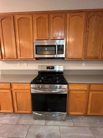 402 Alpen Rose Way, Galt, CA 95632