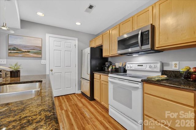 718 W Trade Street 809, Charlotte, NC 28202