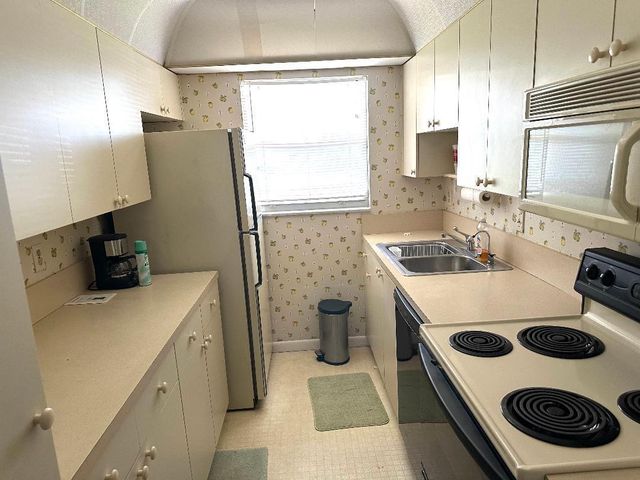 135 South Boulevard A, Boynton Beach, FL 33435