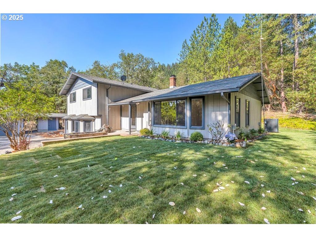 3755 HOSMER Ln, Gold Hill, OR 97525