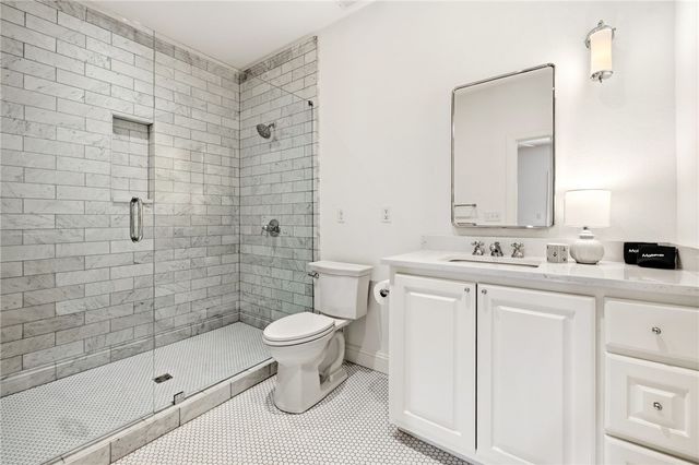 802 NW D Street, Bentonville, AR 72712