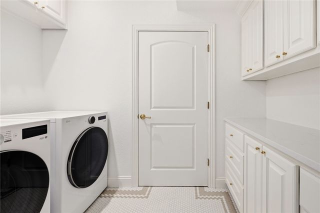 802 NW D Street, Bentonville, AR 72712