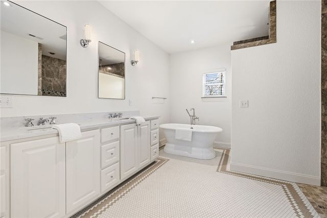 802 NW D Street, Bentonville, AR 72712