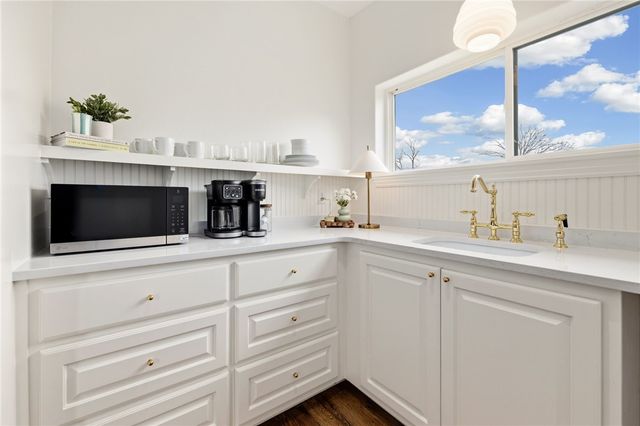 802 NW D Street, Bentonville, AR 72712