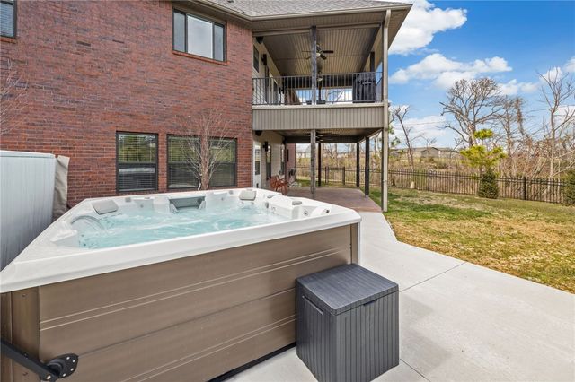 802 NW D Street, Bentonville, AR 72712