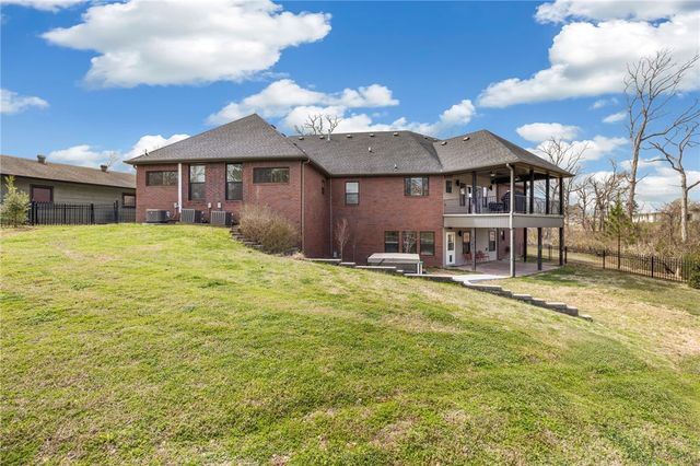 802 NW D Street, Bentonville, AR 72712