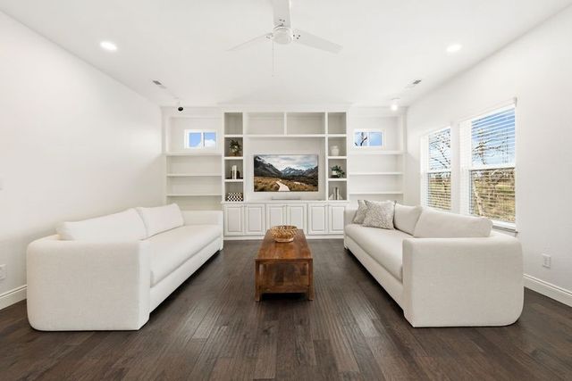 802 NW D Street, Bentonville, AR 72712