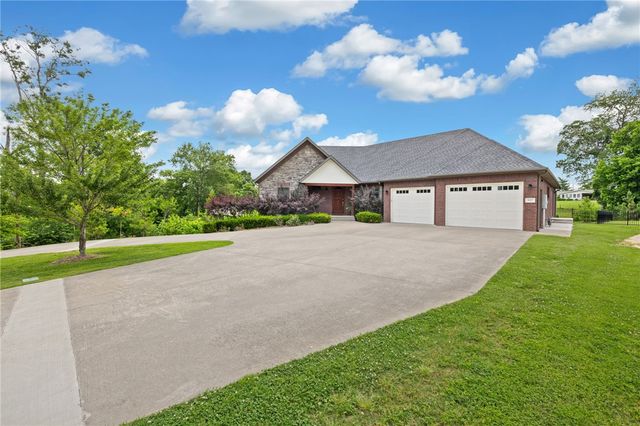 802 NW D Street, Bentonville, AR 72712