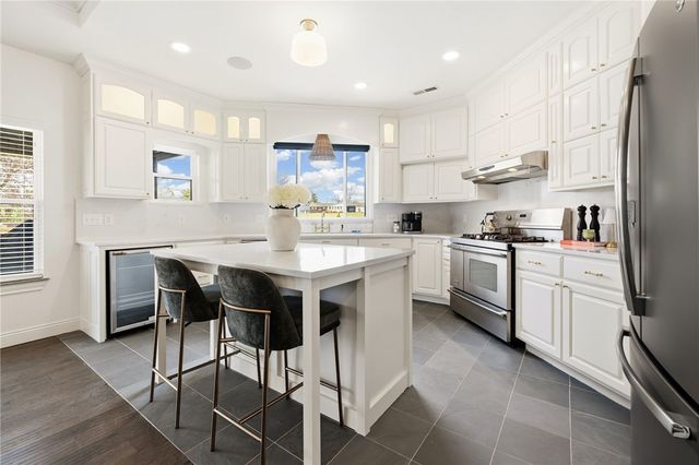 802 NW D Street, Bentonville, AR 72712