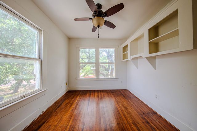 4530 Mckinney Street, Houston, TX 77023