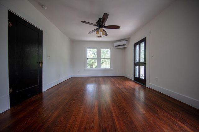 4530 Mckinney Street, Houston, TX 77023
