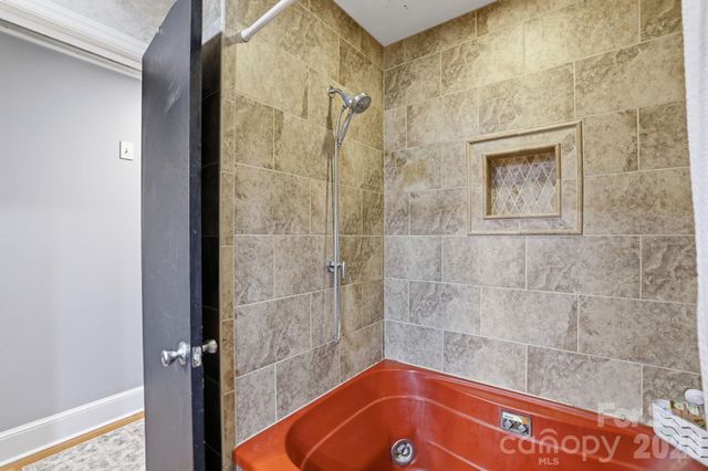 7419 Meadowdale Lane, Charlotte, NC 28212