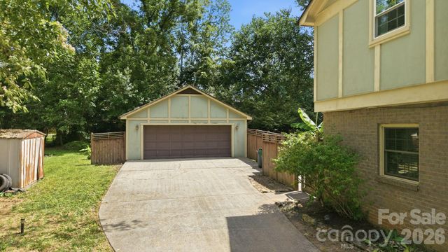 7419 Meadowdale Lane, Charlotte, NC 28212