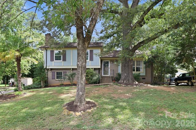 7419 Meadowdale Lane, Charlotte, NC 28212