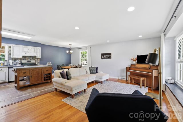 7419 Meadowdale Lane, Charlotte, NC 28212