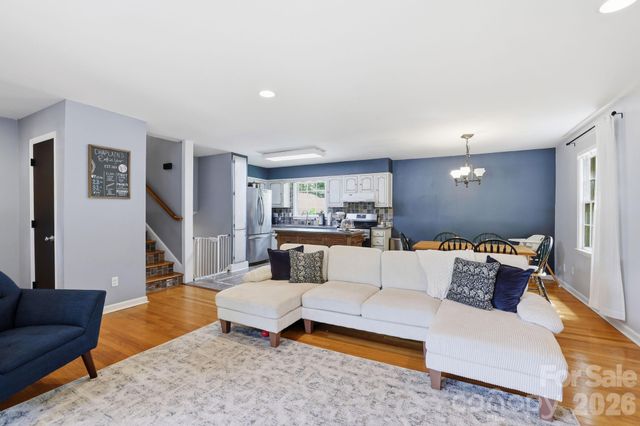 7419 Meadowdale Lane, Charlotte, NC 28212