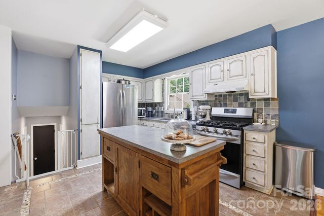 7419 Meadowdale Lane, Charlotte, NC 28212