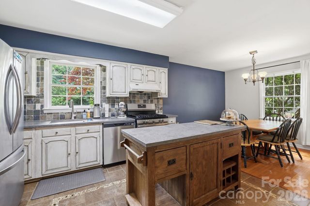 7419 Meadowdale Lane, Charlotte, NC 28212