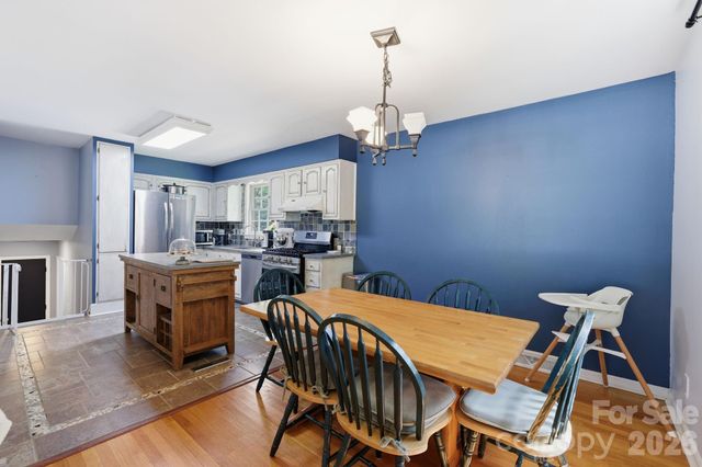 7419 Meadowdale Lane, Charlotte, NC 28212