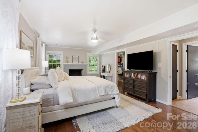 7419 Meadowdale Lane, Charlotte, NC 28212
