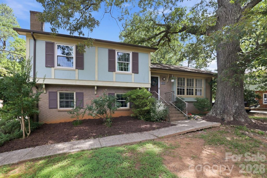 7419 Meadowdale Lane, Charlotte, NC 28212